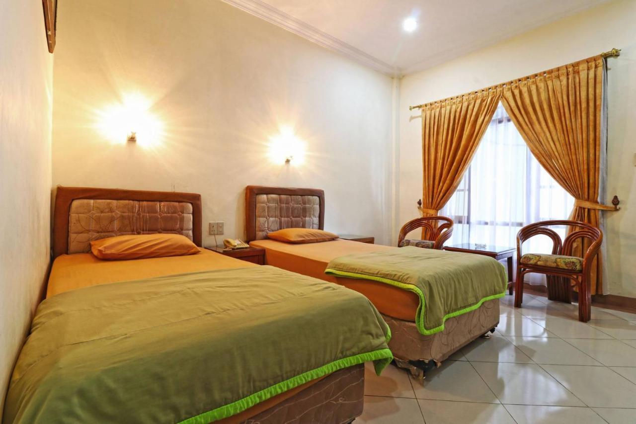 Hotel Melati Медан Экстерьер фото