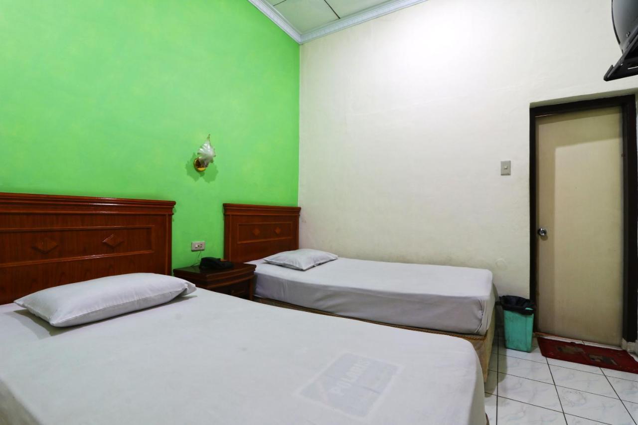 Hotel Melati Медан Экстерьер фото