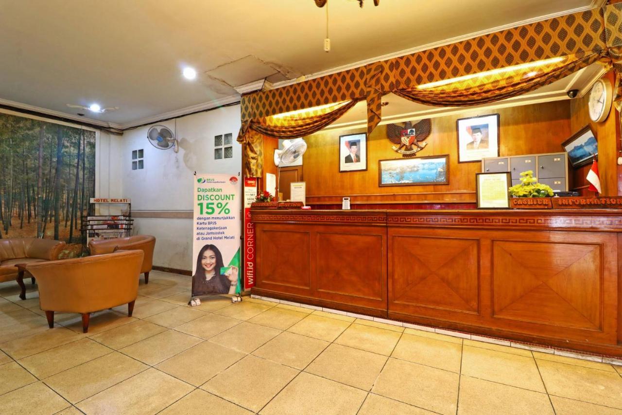 Hotel Melati Медан Экстерьер фото