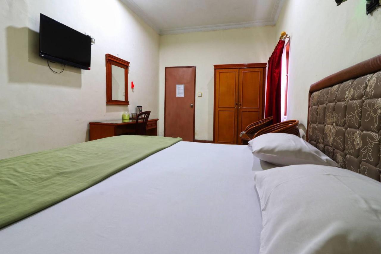 Hotel Melati Медан Экстерьер фото